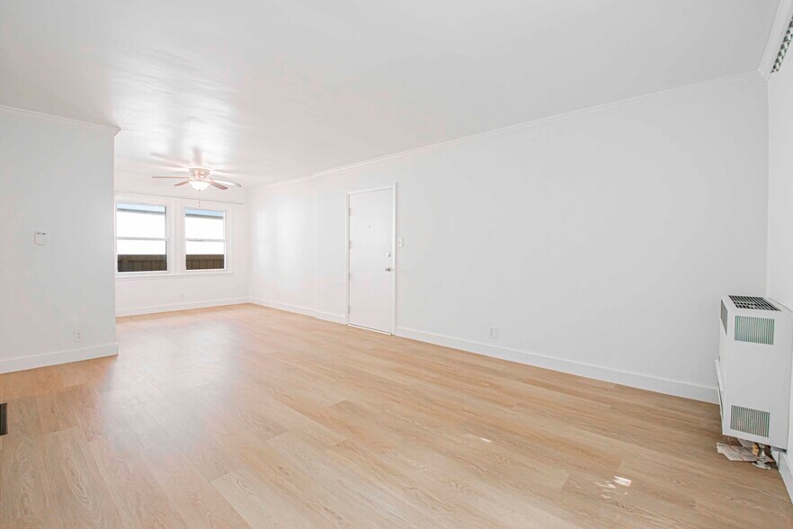 Building Photo - 5844.5 W 88th St