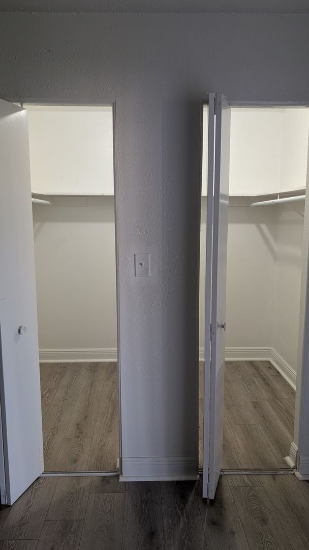 Building Photo - Two Bedrooms with terrace and fenced patio. Move in Special: Move before February 28th. for a sec...