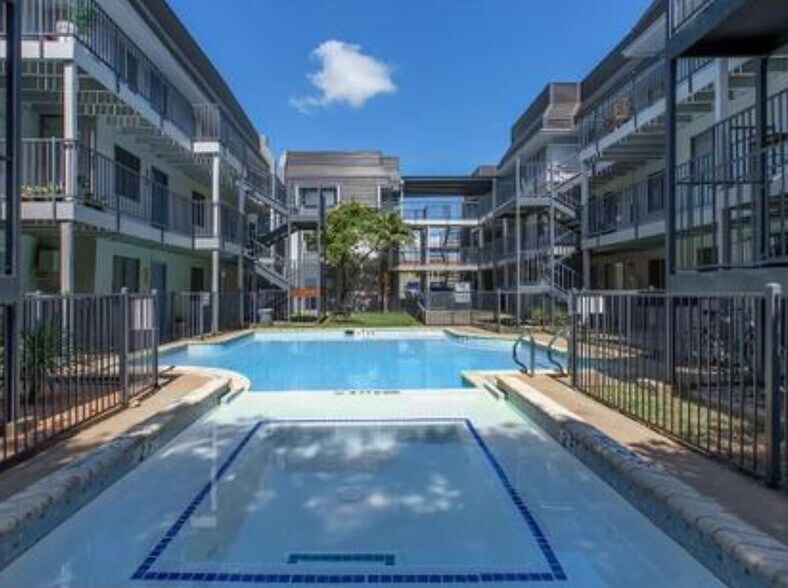 Lamar Place Apartments 6309 Burns St Austin TX 78752 Apartment Finder