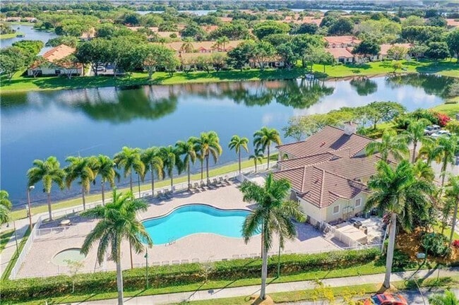 Building Photo - 1432 Ave