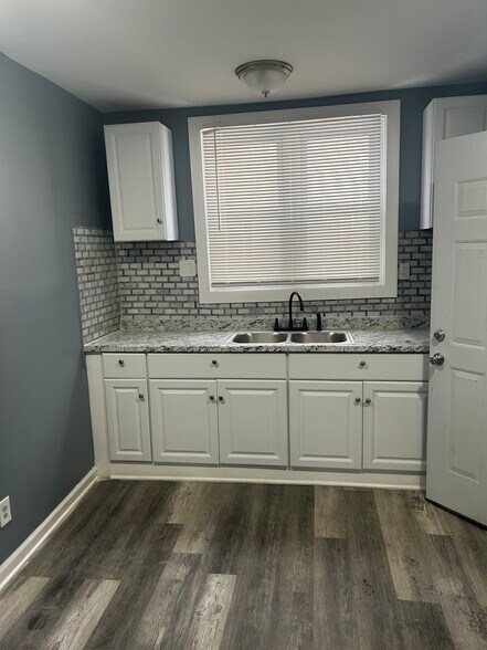 Building Photo - 14557 Strathmoor St