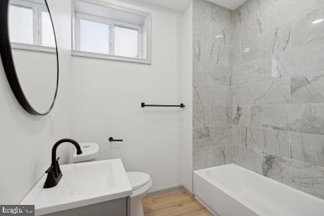 Building Photo - 9 W Hinckley Ave