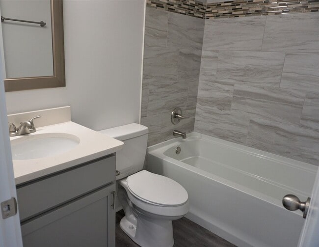 Building Photo - 4 Bedroom, 2 Bath Home in Valley View