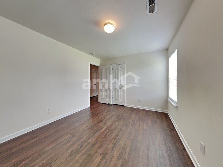 Building Photo - 4875 Old Towne Village Cir
