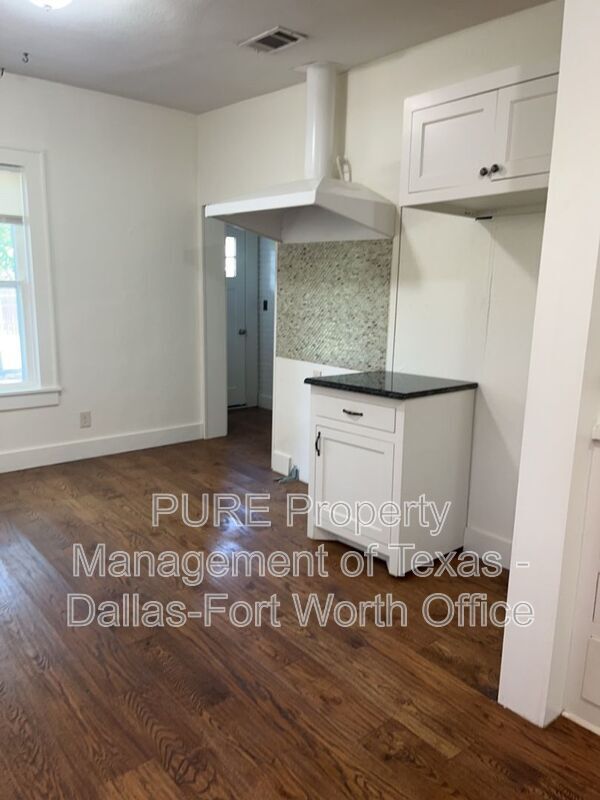 Building Photo - 501 E Monroe St