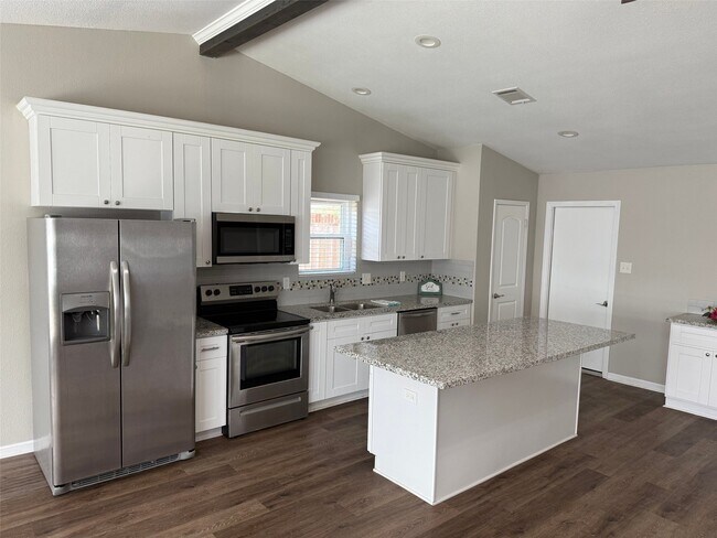 Building Photo - 15815 Whipple Tree Dr