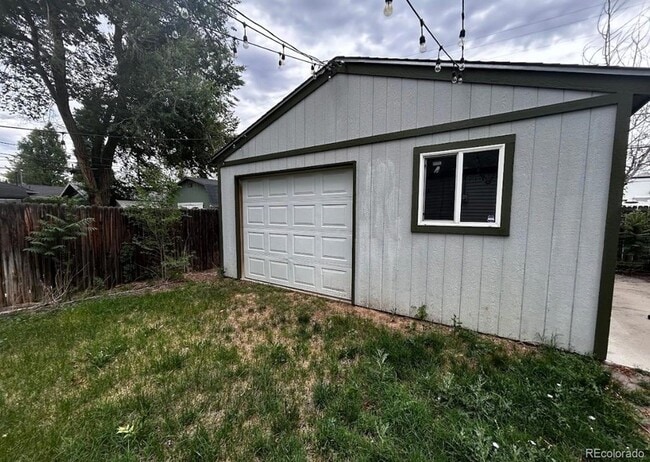 Building Photo - 2820 S Acoma St
