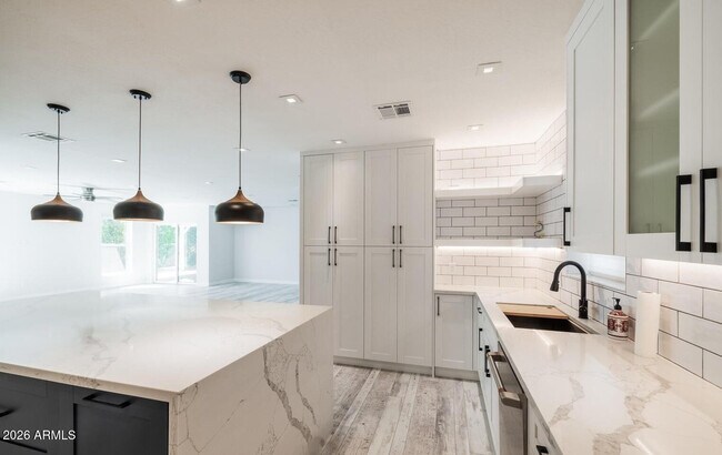 Building Photo - 6929 E Mariposa Dr