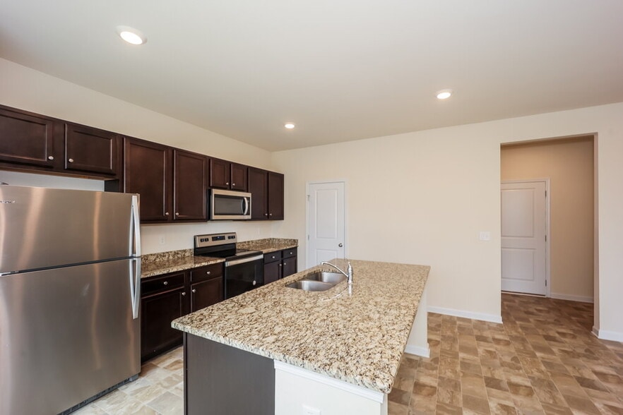 Building Photo - 380 Hamilton Pointe Dr