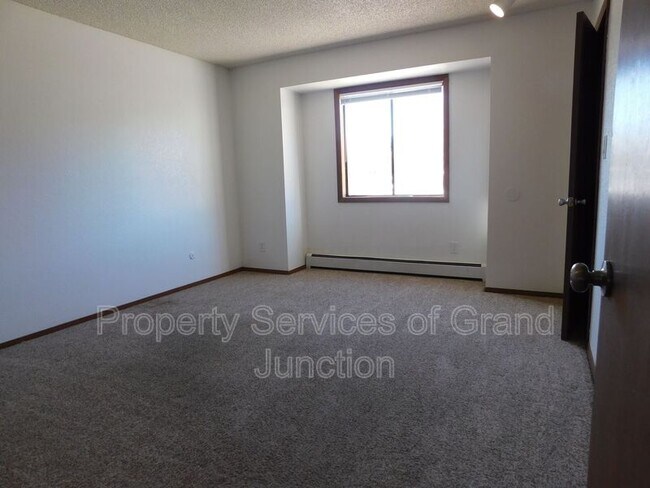 Building Photo - 568 Dawn Ct