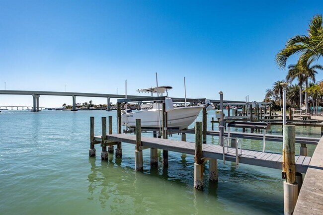 Building Photo - 590 Belle Point Dr