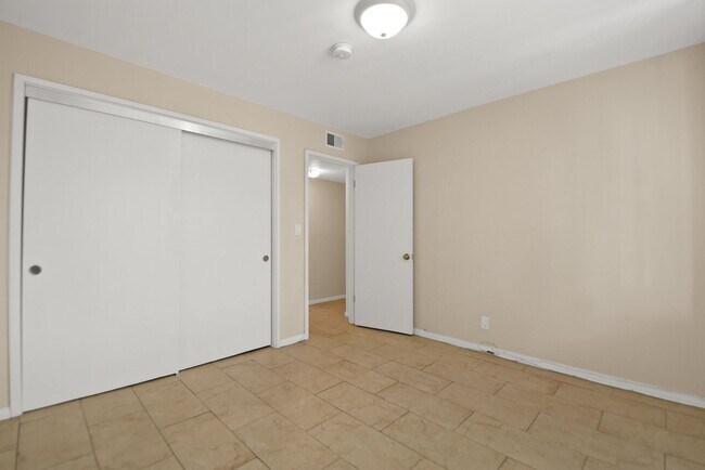 Building Photo - 129 N Cabrillo Ave