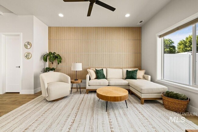 Building Photo - 10494 W Shields Ave