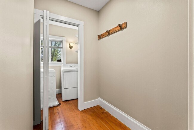 Building Photo - 9 Maple Cir