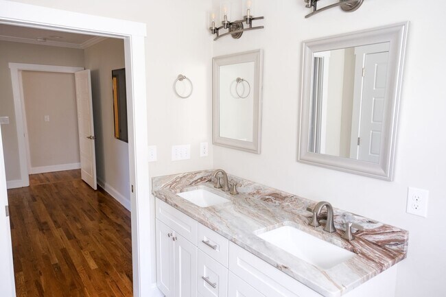 Building Photo - 3 Bedroom, 3 Bath House in Prime Augusta C...