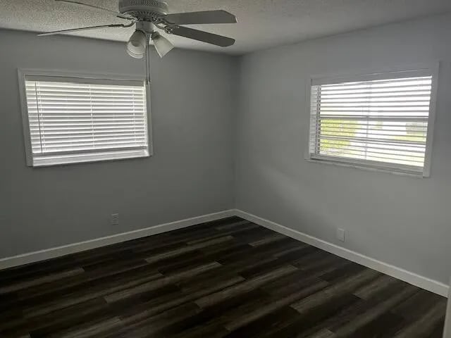 Building Photo - 1901 SW 14th Ave