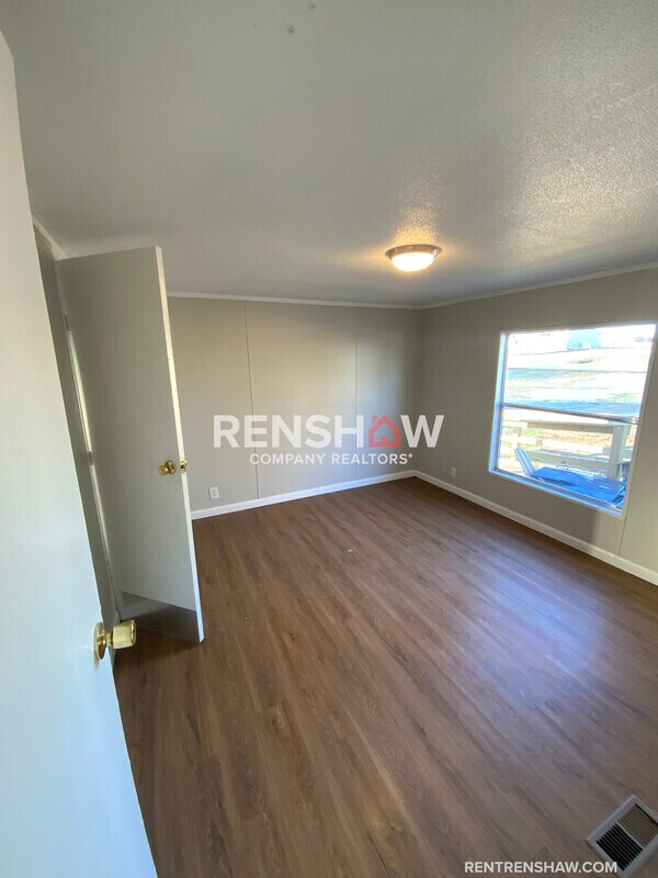 Building Photo - 122 N West St