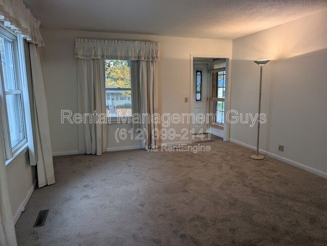 Building Photo - 5027 6th St NE