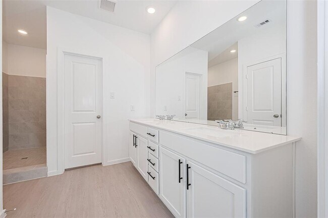 Building Photo - 26615 Coast Redwood Dr