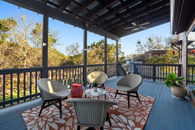 Building Photo - 2200 Homedale Dr