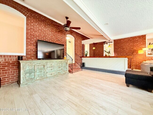 Building Photo - 2512 Hendricks Ave
