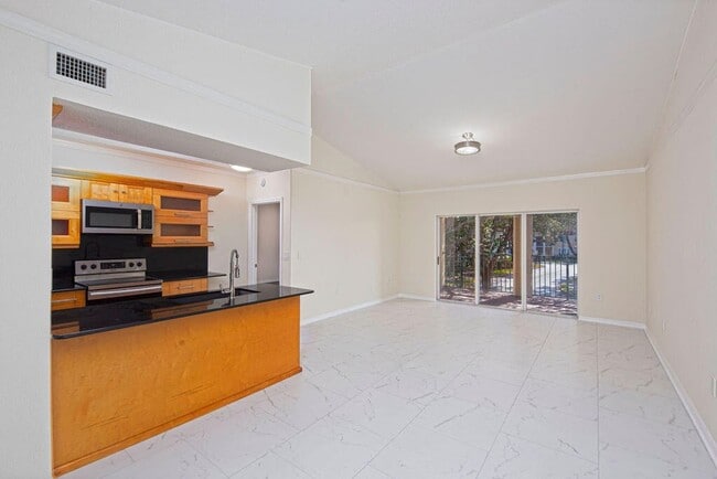 Building Photo - 2400 Centergate Dr