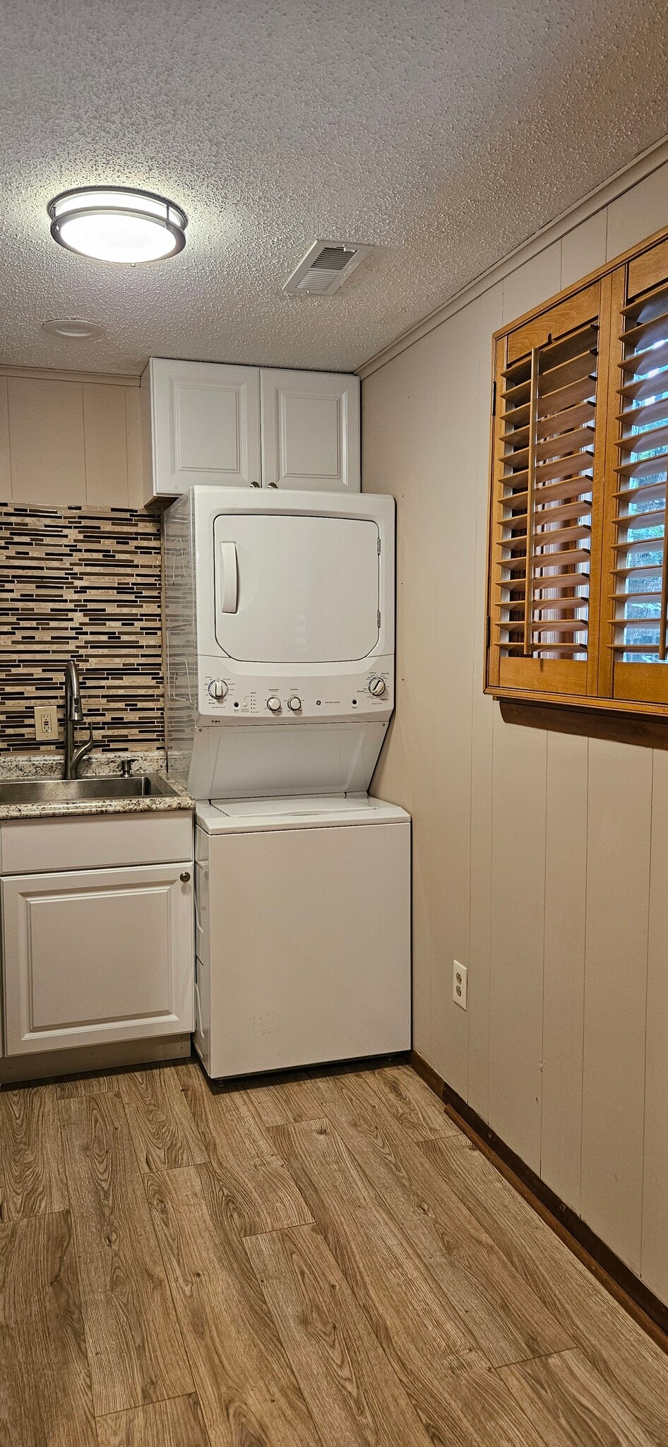 Full-capacity Washer/Dryer - 7206 Stagecoach Trl