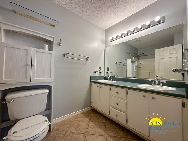 Building Photo - Wonderful 4 Bedroom Home in Fort Walton Beach
