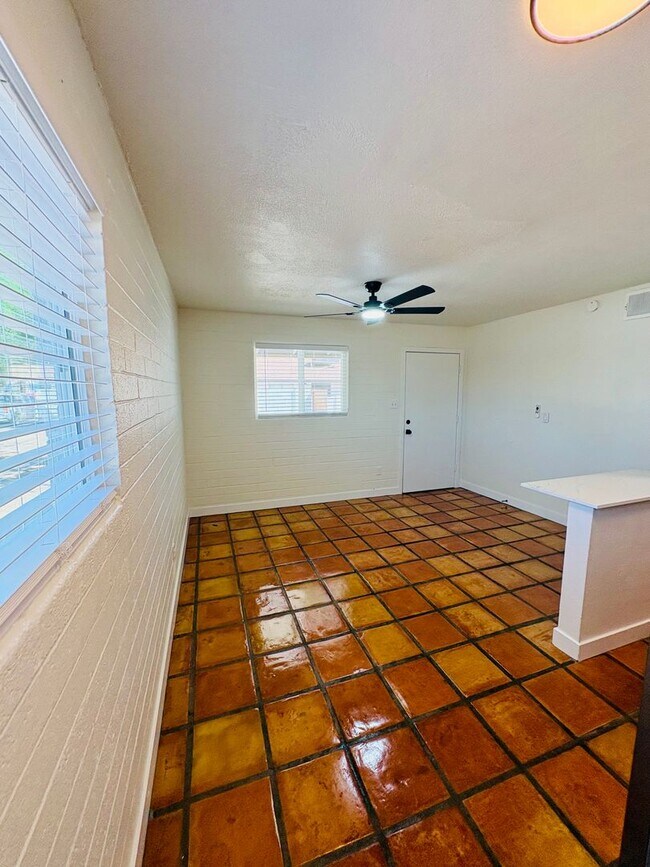 Building Photo - 817 S Melody Ln