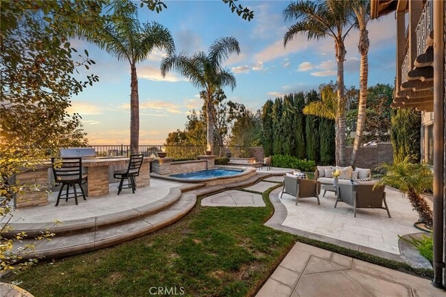 Building Photo - 33 Tall Hedge