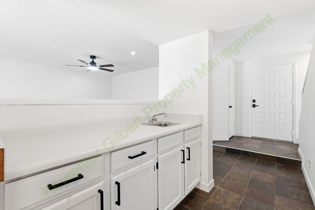 Building Photo - 5435 E Elmwood St