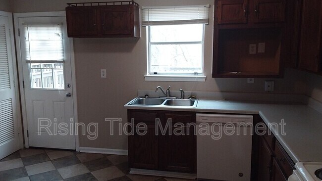 Building Photo - 422 Buckingham Cir