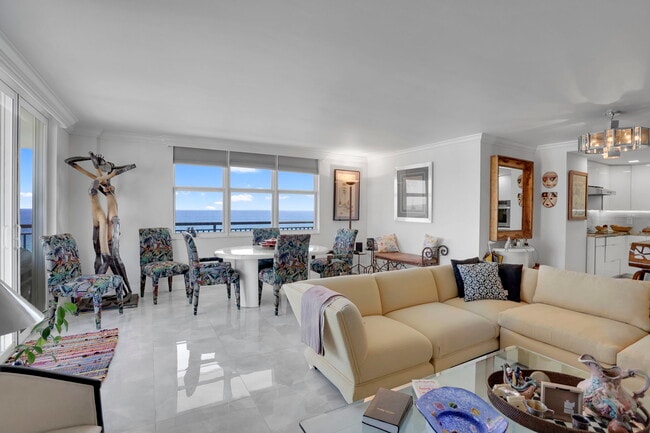 Building Photo - 1149 Hillsboro Mile