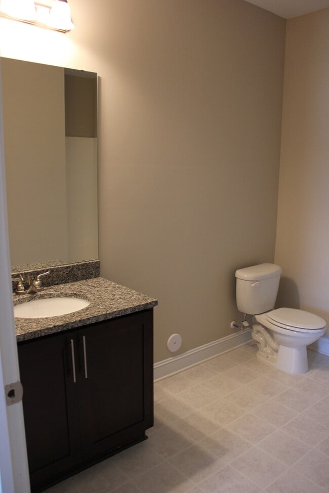 Building Photo - 2 Bedroom, 2 Bath Apartment for Rent
