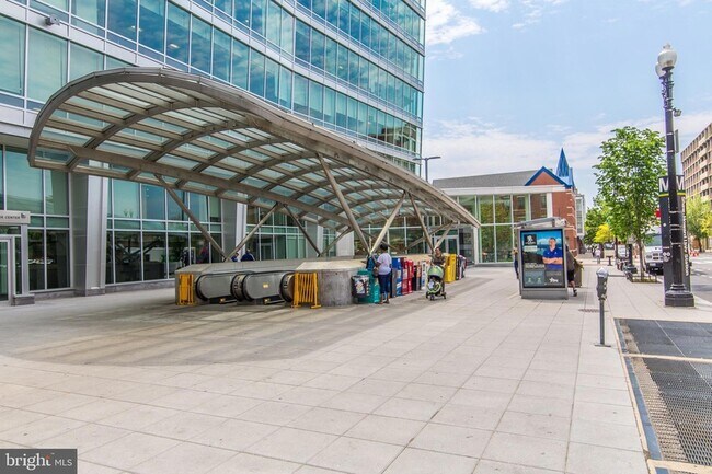 Building Photo - 39 U St NE