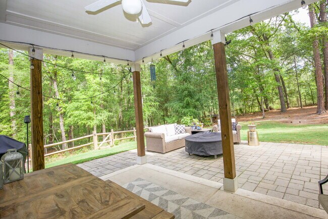 Building Photo - "Charming 4-Bedroom Retreat with Fireplace and 3 Full Baths in Aberdeen!"