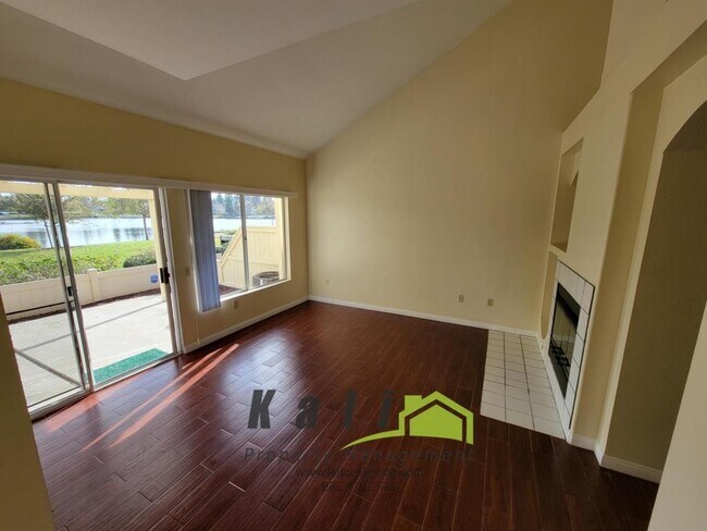 Building Photo - 2096 Northshore Dr