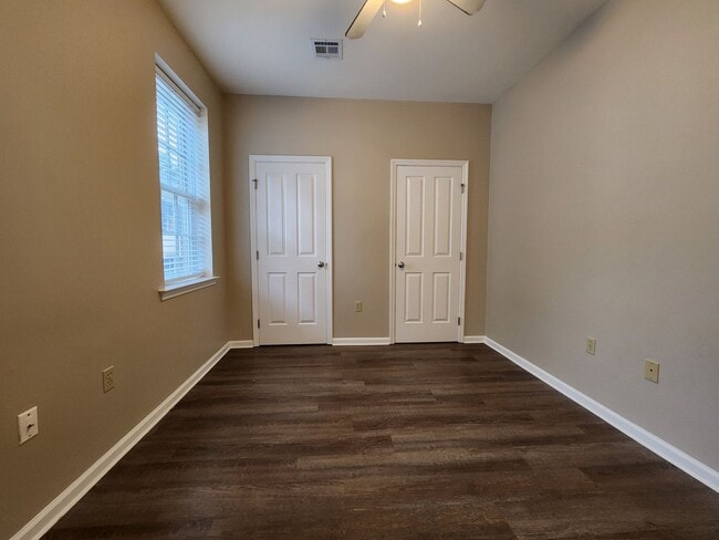 Building Photo - TWO BEDROOM APARTMENT MAIN & MARKET STREETS