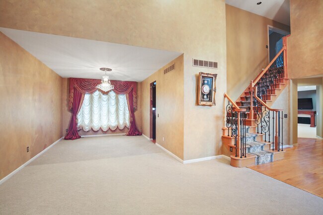 Building Photo - 6569 Whispering Woods Dr