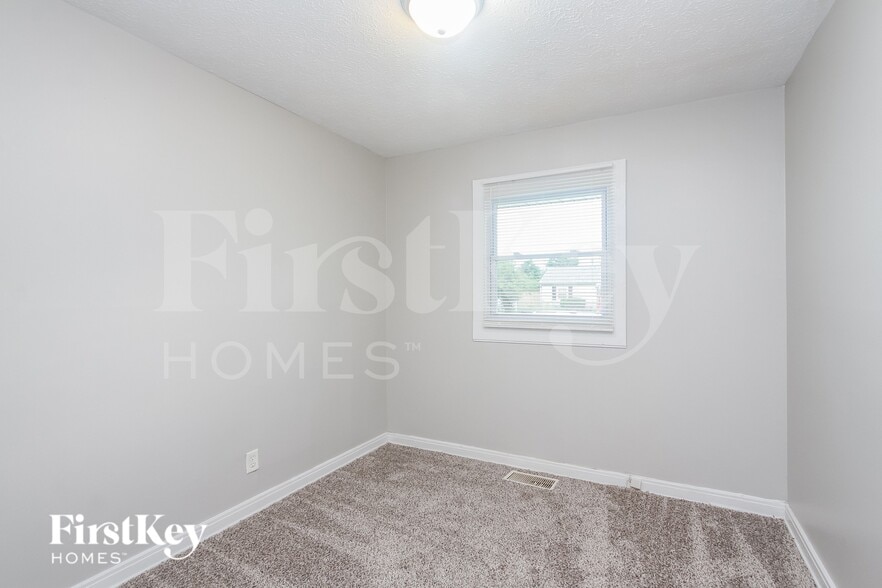 Building Photo - 4905 Barlow Dr