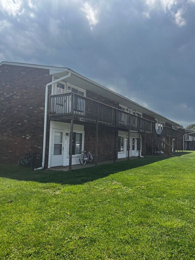 Building Photo - Now Leasing Renovated 1-Bedroom Apartment Homes at Parkway Apartments