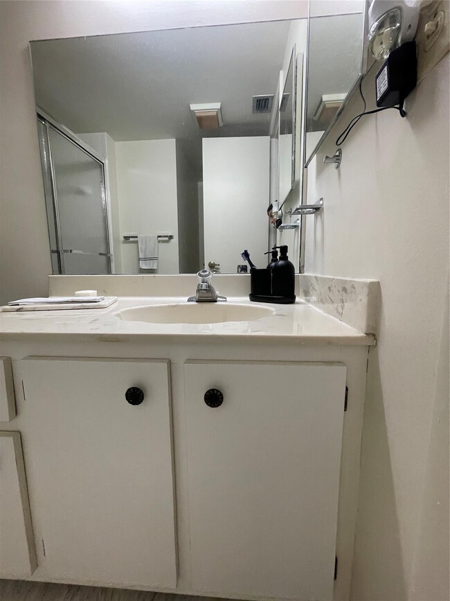 Building Photo - 16141 Blatt Blvd