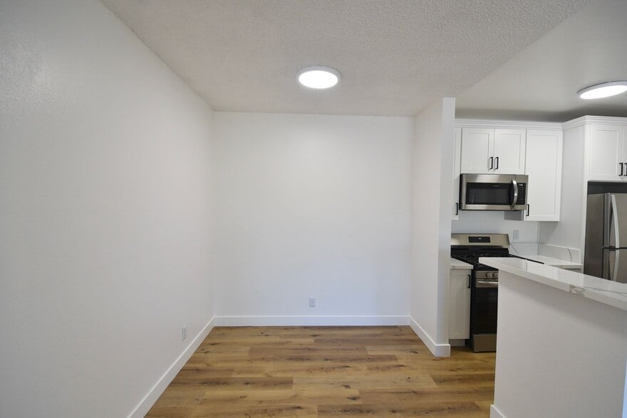 Building Photo - 5400 Morella Ave