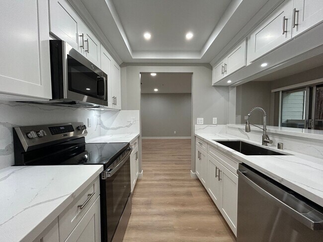Building Photo - Sophisticated 2BR Walnut Creek Residence –...