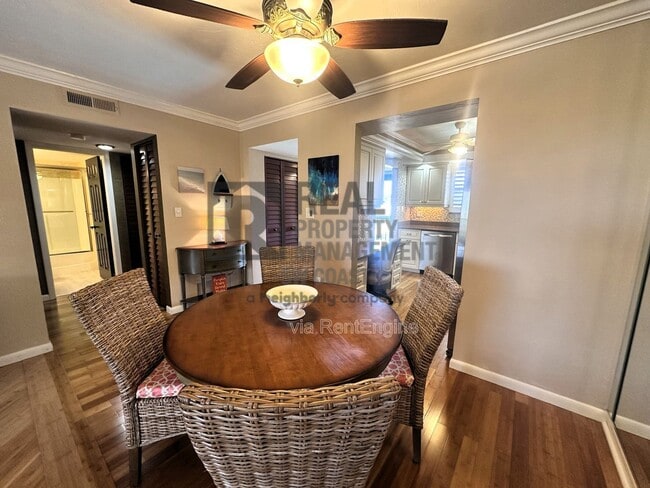 Building Photo - 2121 Collier Ave