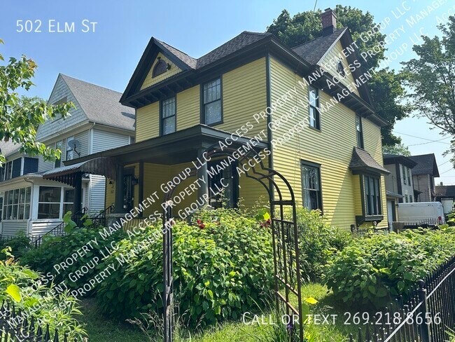 Building Photo - 502 Elm St
