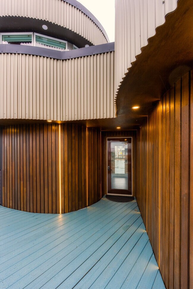 Building Photo - 3307 NE Marine Dr