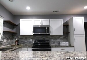 Building Photo - 75 Storeywood Dr