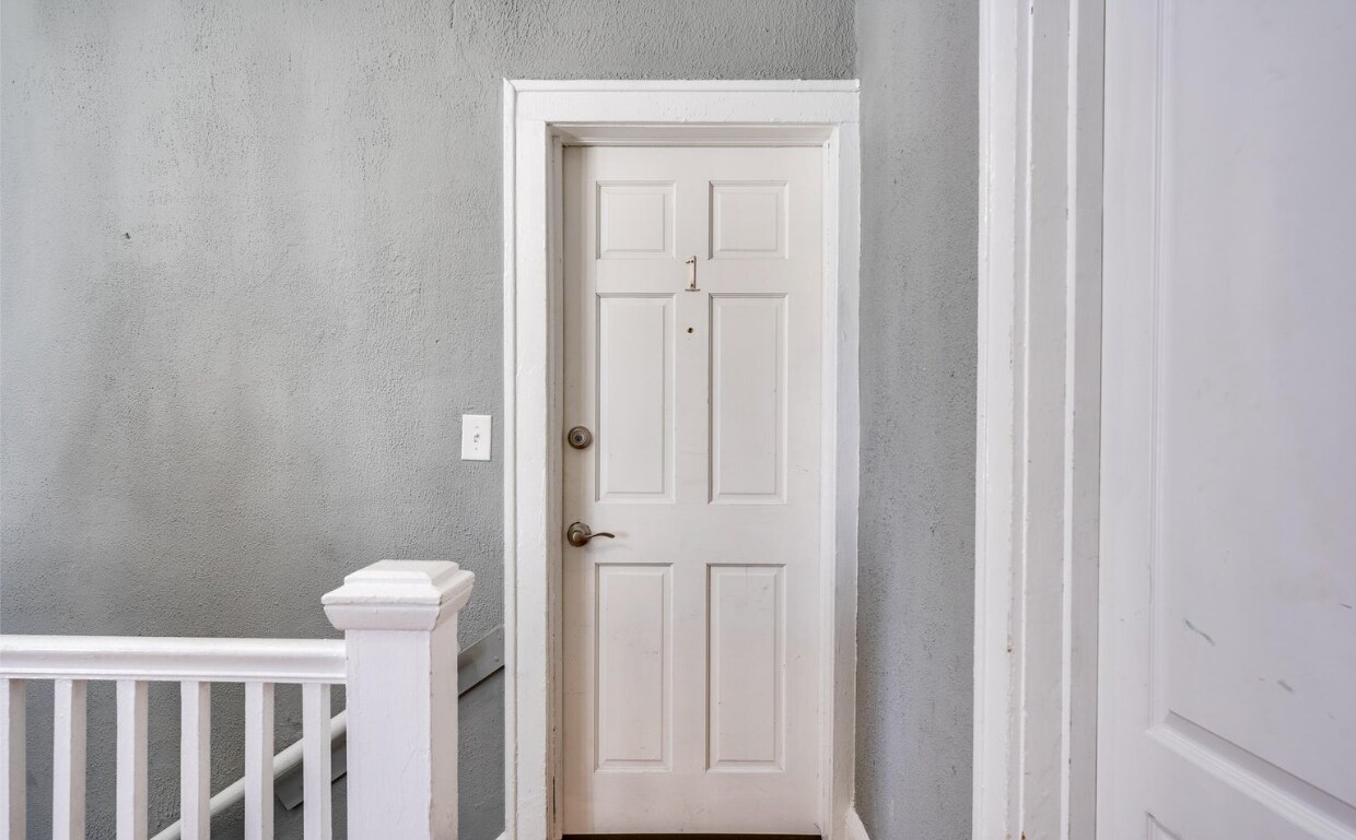 Building Photo - 2651 Dellwood Ave