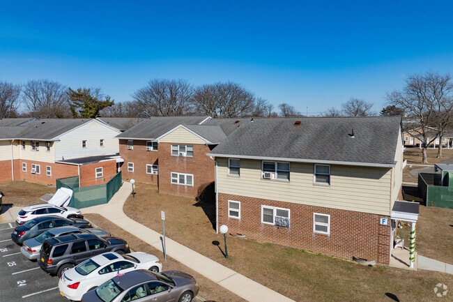 Building Photo - Eastover Gardens